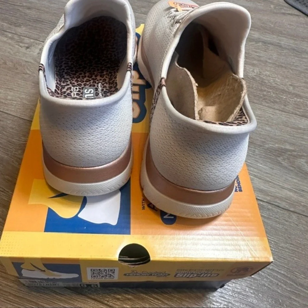Skechers Women's NIB Slip-ins Summits Leopard Chic Natural/Leopard Sneakers 9.5